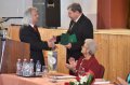 Fülep István a Nagyatádi Bajtársi Egyesület emlékplaketjét adja át az elnöknek Fülep István a Nagyatádi Bajtársi Egyesület emlékplaketjét adja át az elnöknek